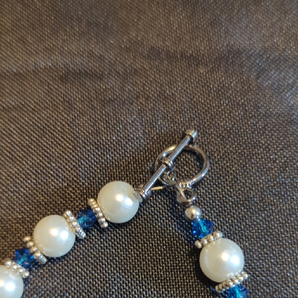 Elegant Blue and White Beaded Bracelet - Picture 3 of 4